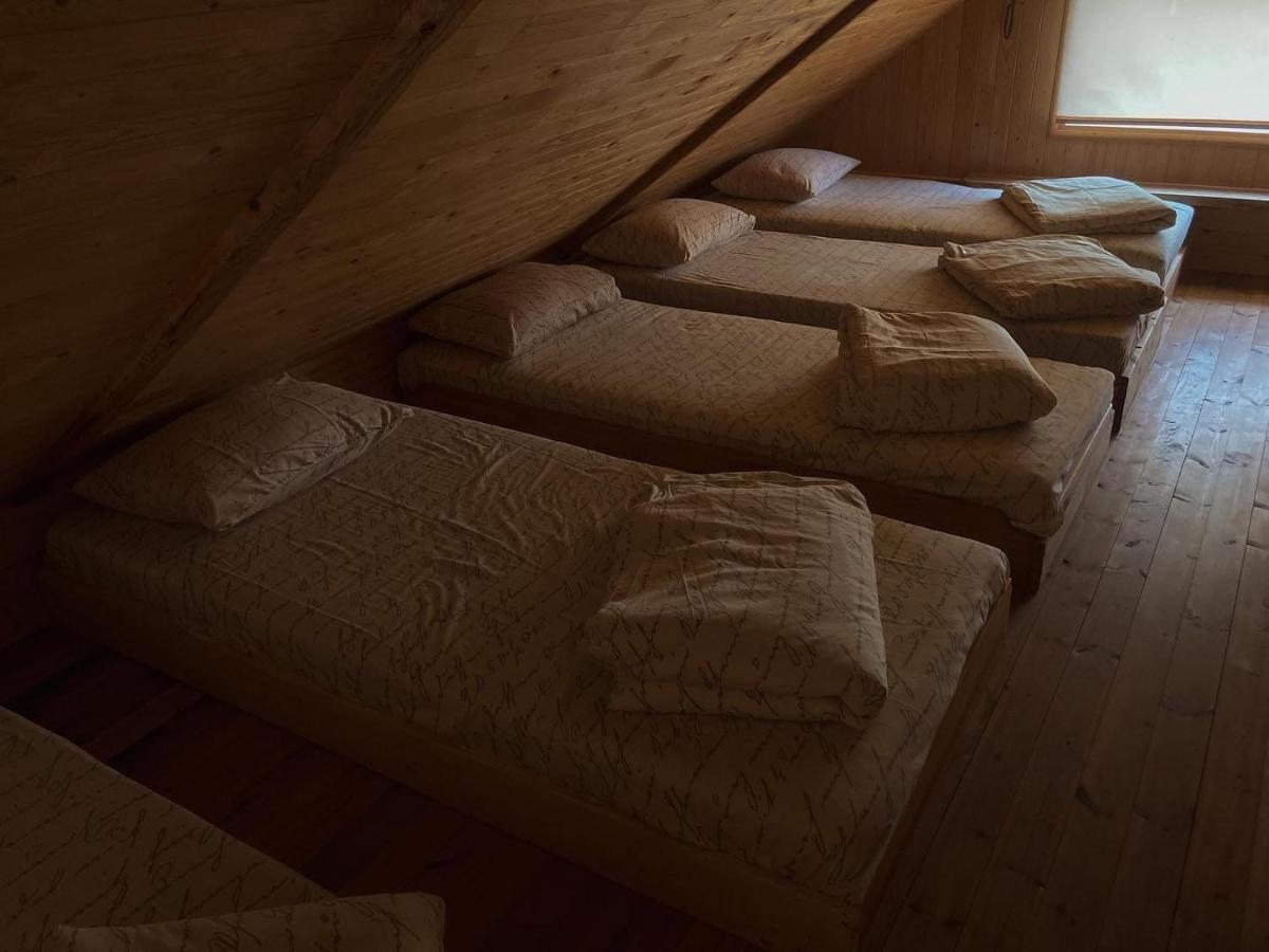 Krāslava Starp Debesim Un Zemiゲストハウス エクステリア 写真