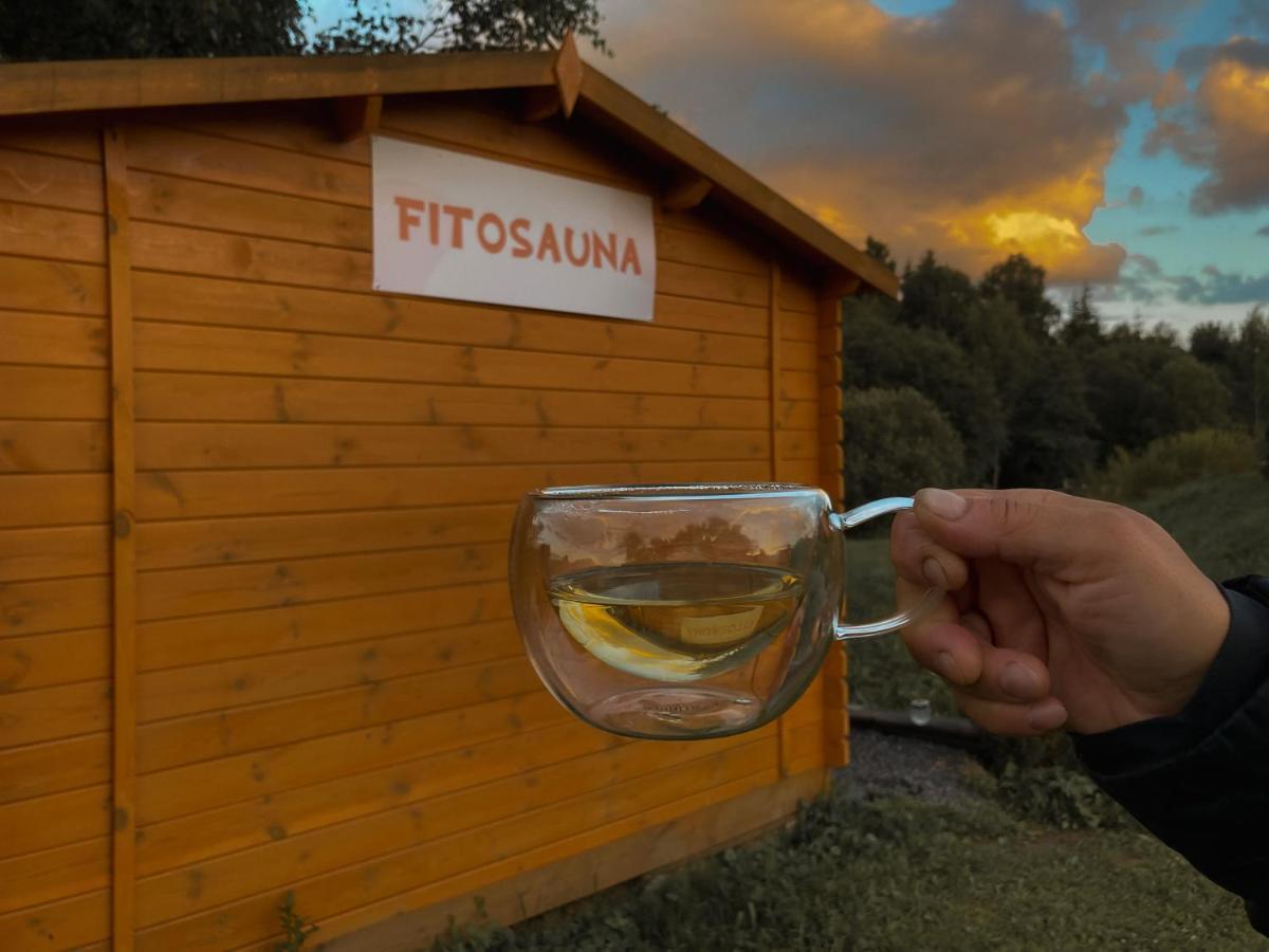 Krāslava Starp Debesim Un Zemiゲストハウス エクステリア 写真