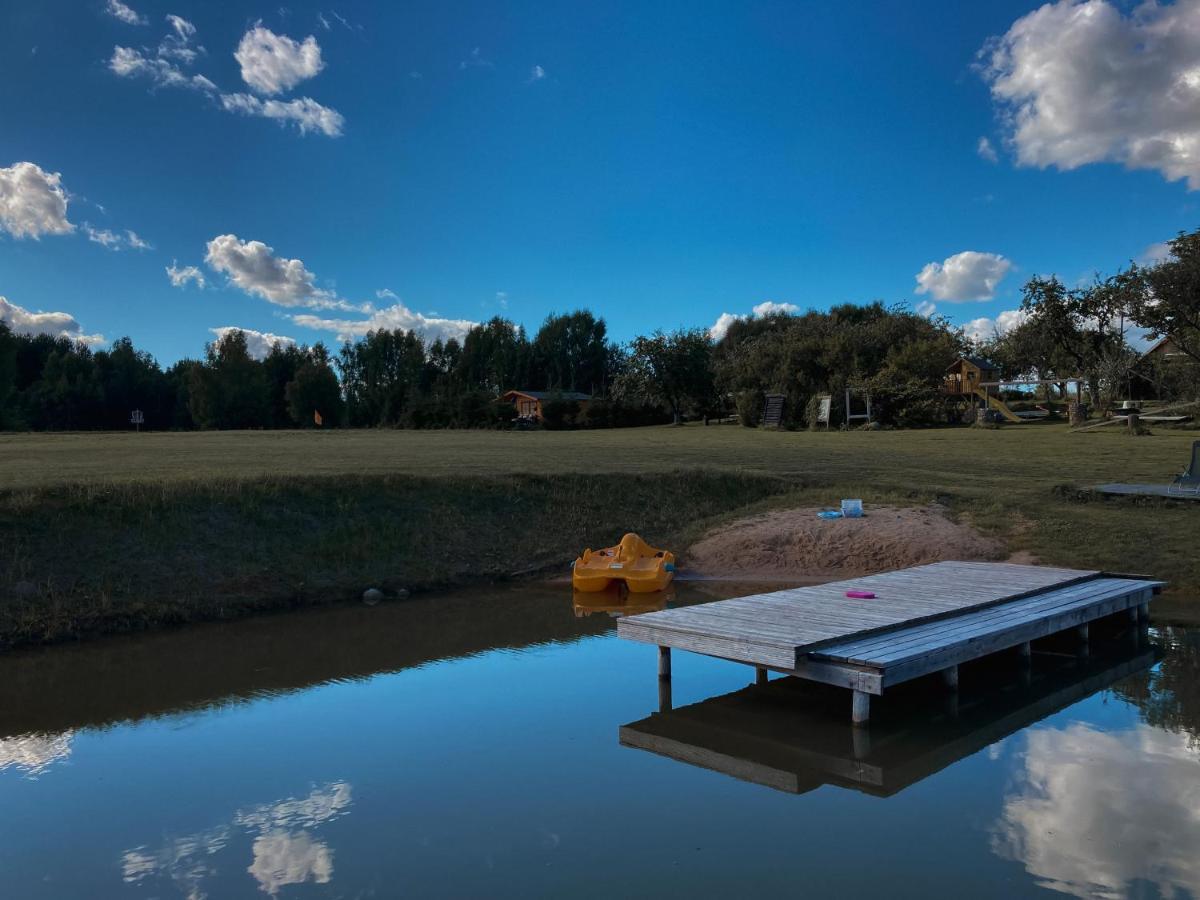 Krāslava Starp Debesim Un Zemiゲストハウス エクステリア 写真